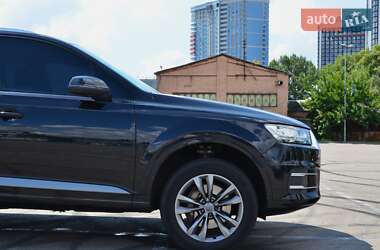 Внедорожник / Кроссовер Audi Q7 2016 в 
