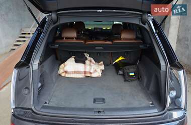 Внедорожник / Кроссовер Audi Q7 2016 в 