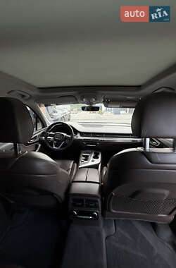 Позашляховик / Кросовер Audi Q7 2015 в 