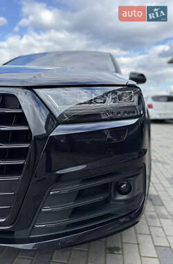 Позашляховик / Кросовер Audi Q7 2015 в 