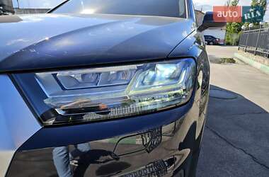 Внедорожник / Кроссовер Audi Q7 2017 в 