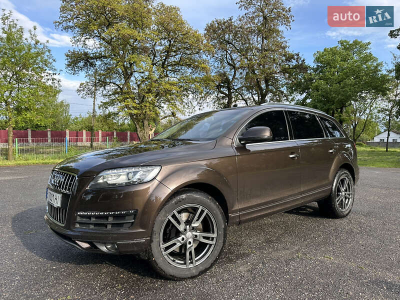 Позашляховик / Кросовер Audi Q7 2013 в Гадячі