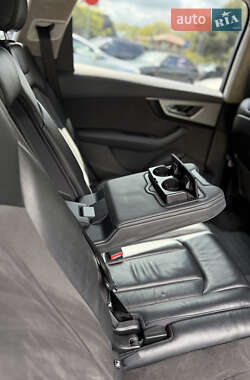 Внедорожник / Кроссовер Audi Q7 2015 в 