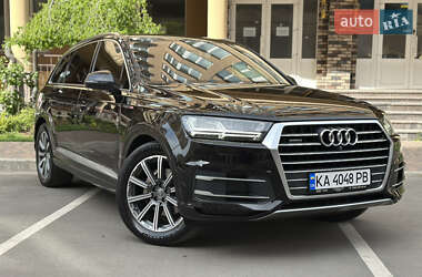 Внедорожник / Кроссовер Audi Q7 2016 в 