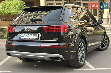 Внедорожник / Кроссовер Audi Q7 2016 в 