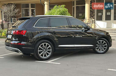 Внедорожник / Кроссовер Audi Q7 2016 в 