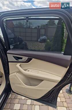 Внедорожник / Кроссовер Audi Q7 2017 в 