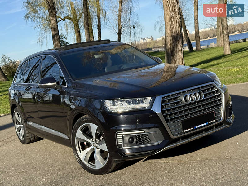 Внедорожник / Кроссовер Audi Q7 2017 в Киеве