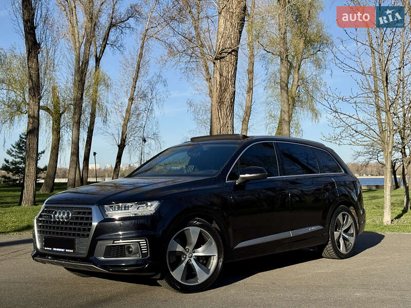Внедорожник / Кроссовер Audi Q7 2017 в Киеве