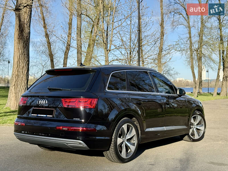 Внедорожник / Кроссовер Audi Q7 2017 в Киеве