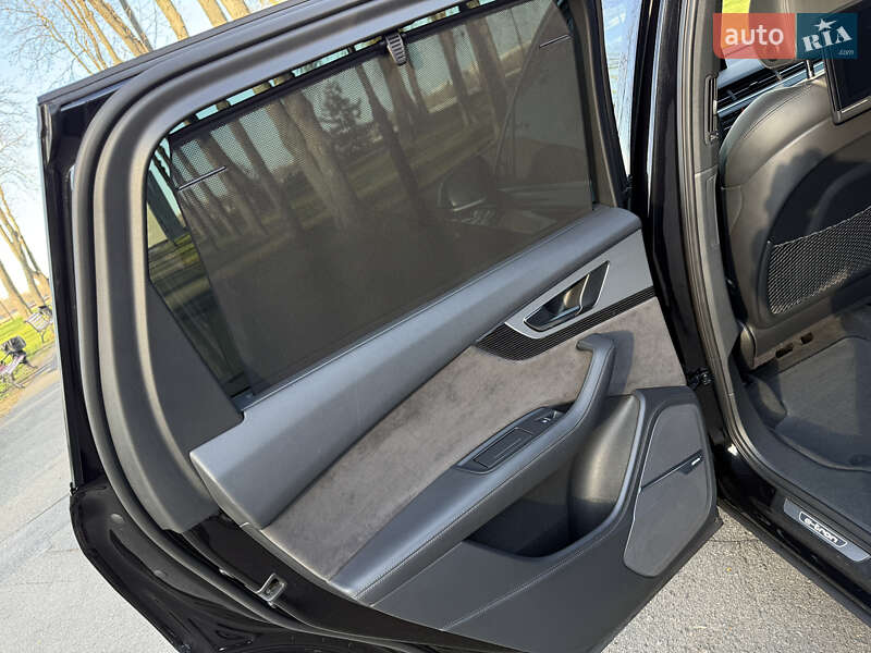 Внедорожник / Кроссовер Audi Q7 2017 в Киеве