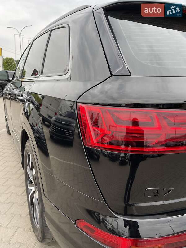 Внедорожник / Кроссовер Audi Q7 2016 в Черновцах