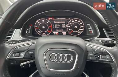 Внедорожник / Кроссовер Audi Q7 2016 в 