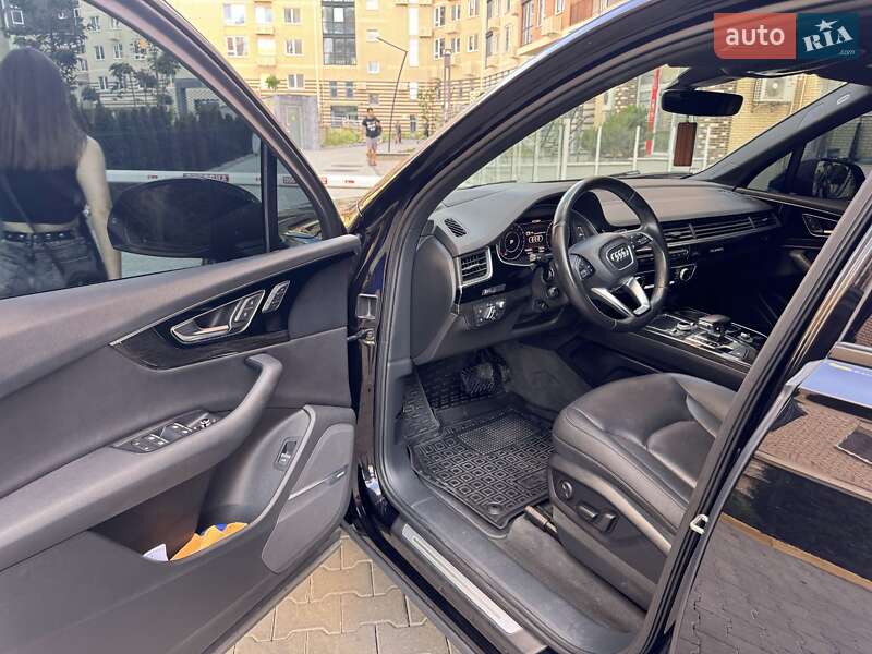 Позашляховик / Кросовер Audi Q7 2016 в Чернівцях