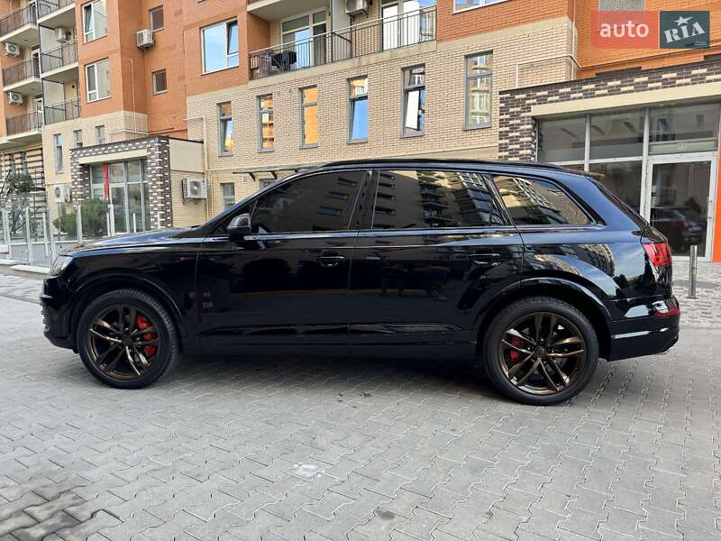 Позашляховик / Кросовер Audi Q7 2016 в Чернівцях