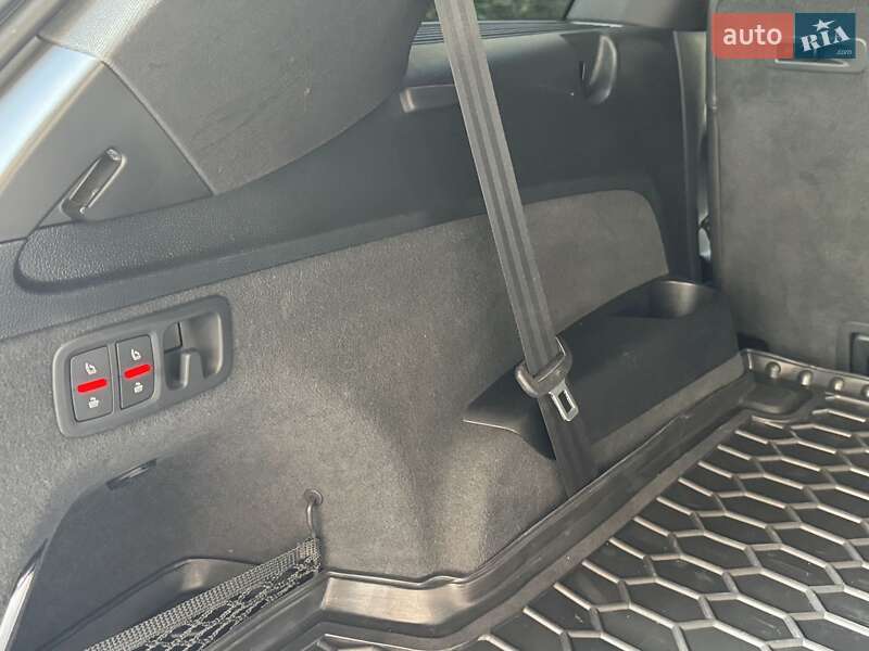Позашляховик / Кросовер Audi Q7 2016 в Чернівцях
