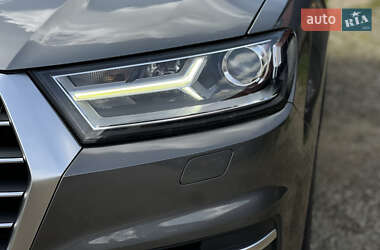 Внедорожник / Кроссовер Audi Q7 2017 в 