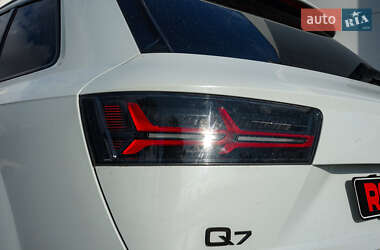 Внедорожник / Кроссовер Audi Q7 2017 в 