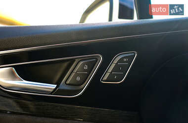 Внедорожник / Кроссовер Audi Q7 2017 в 