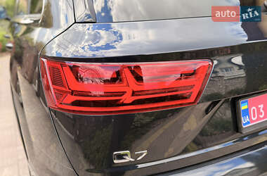 Внедорожник / Кроссовер Audi Q7 2018 в 