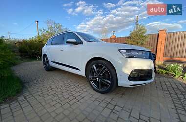 Внедорожник / Кроссовер Audi Q7 2016 в 