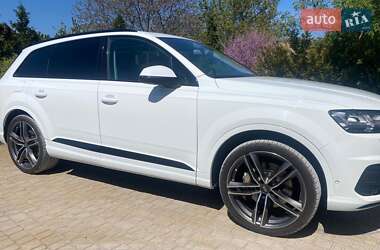 Внедорожник / Кроссовер Audi Q7 2016 в 