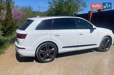 Внедорожник / Кроссовер Audi Q7 2016 в 