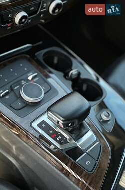 Внедорожник / Кроссовер Audi Q7 2016 в 