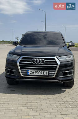 Внедорожник / Кроссовер Audi Q7 2017 в 