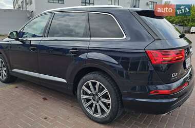Внедорожник / Кроссовер Audi Q7 2016 в 