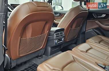 Внедорожник / Кроссовер Audi Q7 2016 в 
