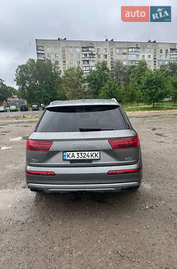 Внедорожник / Кроссовер Audi Q7 2016 в 