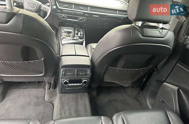 Внедорожник / Кроссовер Audi Q7 2016 в 