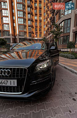 Позашляховик / Кросовер Audi Q7 2015 в 