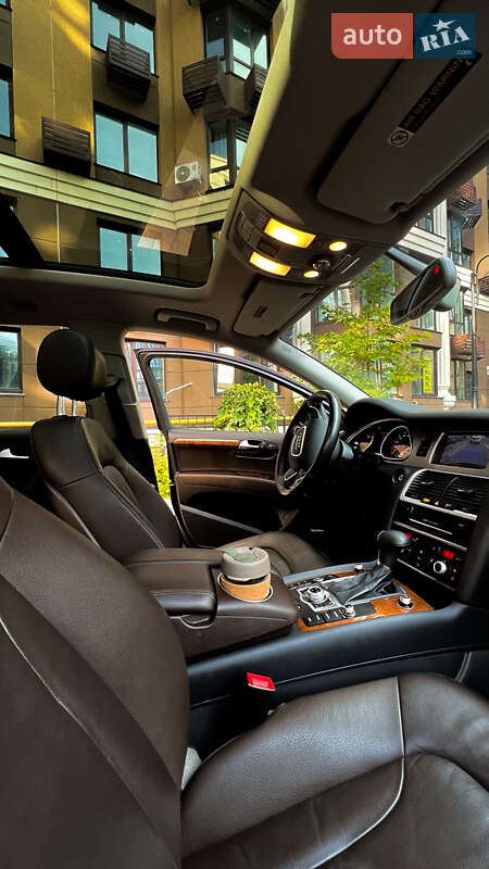 Позашляховик / Кросовер Audi Q7 2015 в Києві