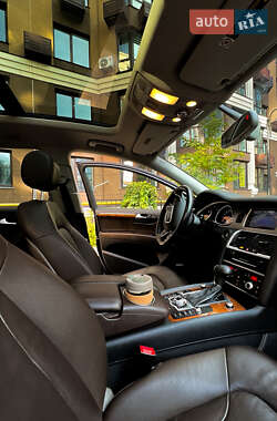 Позашляховик / Кросовер Audi Q7 2015 в 
