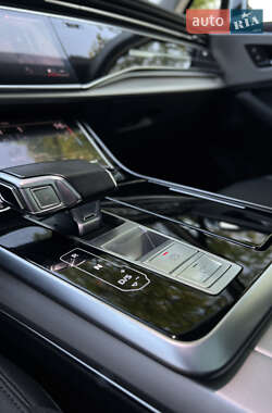Позашляховик / Кросовер Audi Q7 2021 в 