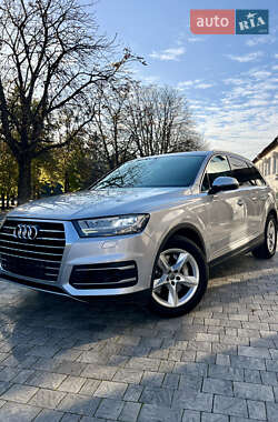 Внедорожник / Кроссовер Audi Q7 2016 в 