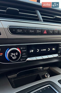 Внедорожник / Кроссовер Audi Q7 2016 в 
