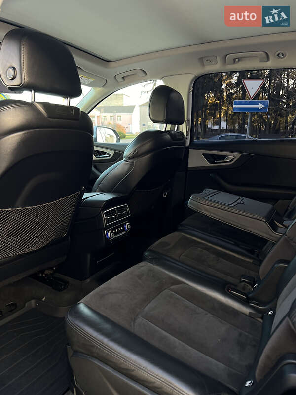 Внедорожник / Кроссовер Audi Q7 2016 в Березному
