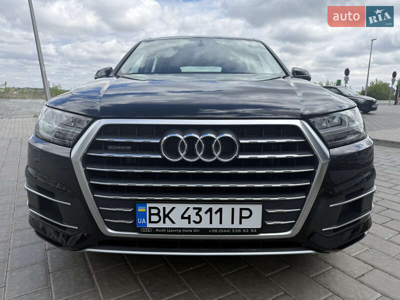 Внедорожник / Кроссовер Audi Q7 2017 в Ровно