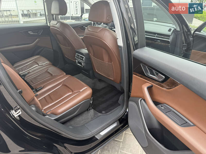 Внедорожник / Кроссовер Audi Q7 2017 в Ровно