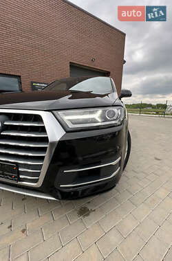 Внедорожник / Кроссовер Audi Q7 2017 в 