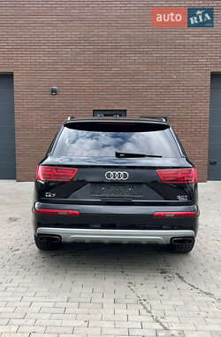 Внедорожник / Кроссовер Audi Q7 2017 в 