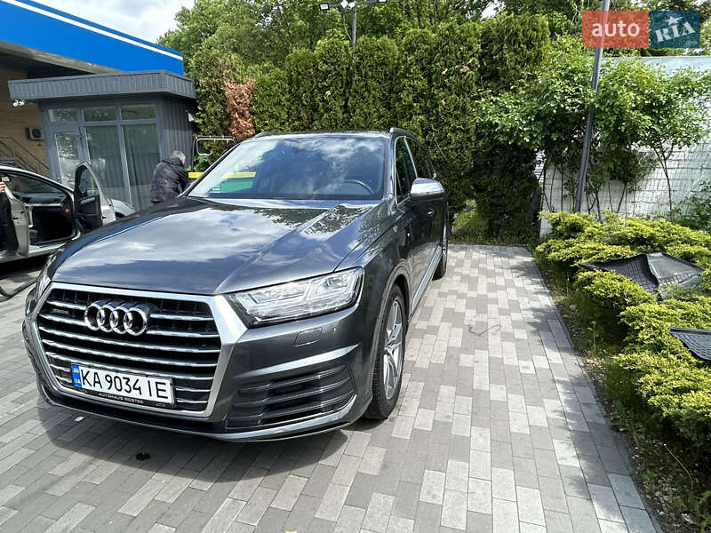 Позашляховик / Кросовер Audi Q7 2017 в Києві