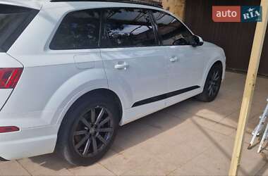 Внедорожник / Кроссовер Audi Q7 2017 в 