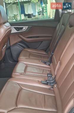 Внедорожник / Кроссовер Audi Q7 2017 в 