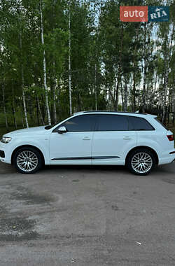 Внедорожник / Кроссовер Audi Q7 2017 в 