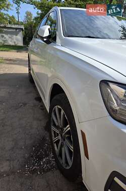 Внедорожник / Кроссовер Audi Q7 2017 в 