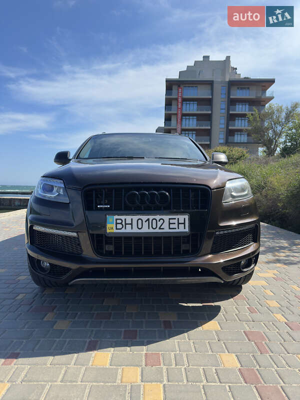 Внедорожник / Кроссовер Audi Q7 2015 в 